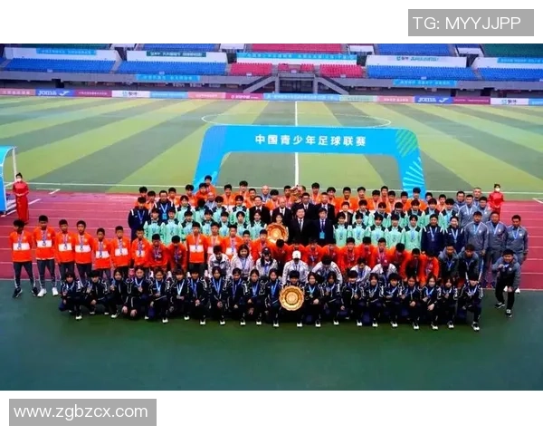 暨浩足球引领新风潮助力青少年成长与足球梦想的实现